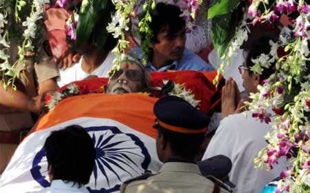 Bal Thackeray Dead body, Bal Thackeray Dead body photos, Bal Thackeray Dead body pics, Bal Thackeray Dead body pictures  